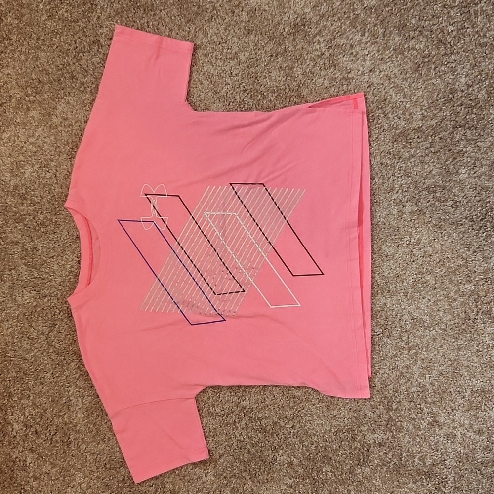 Under Armour girls tshirt, size medium